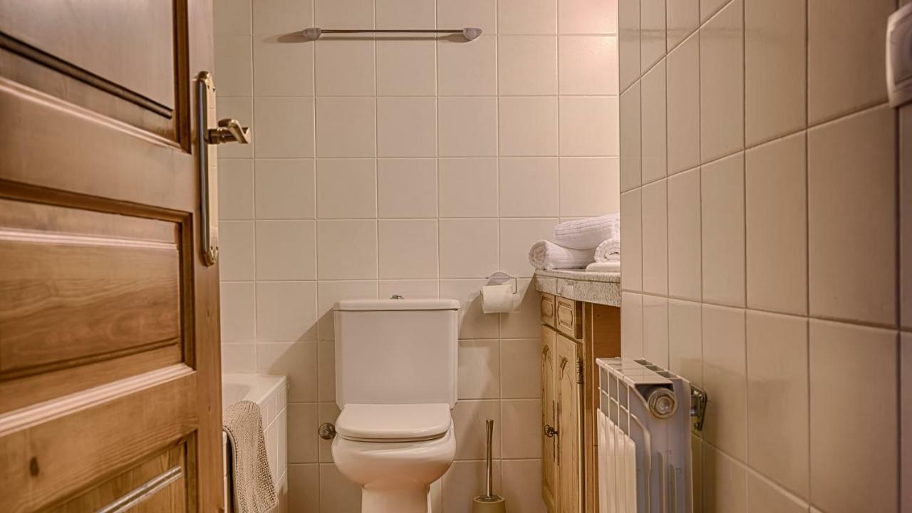 Saplan Real Estate Montlude Apartment เลส ภายนอก รูปภาพ