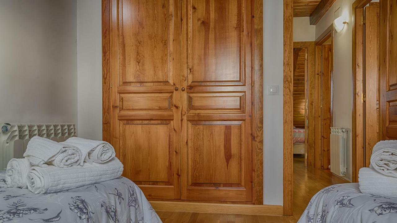Saplan Real Estate Montlude Apartment เลส ภายนอก รูปภาพ
