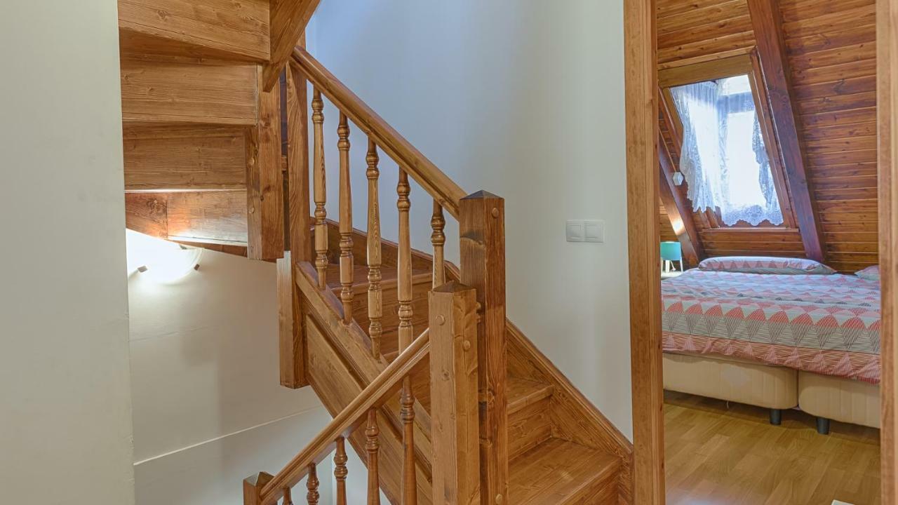 Saplan Real Estate Montlude Apartment เลส ภายนอก รูปภาพ